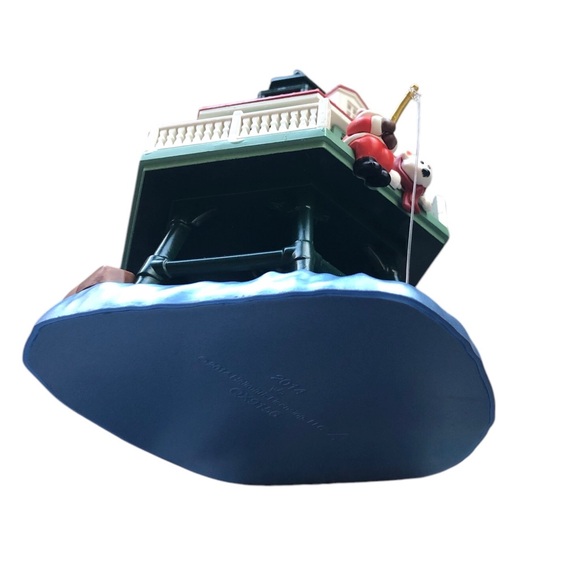 2014 Hallmark Keepsake Christmas Lighthouse Ornament #3 in Series Tracy Larsen - Picture 10 of 15